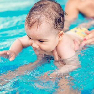 Estudiar la maestría en monitor de natación para bebés